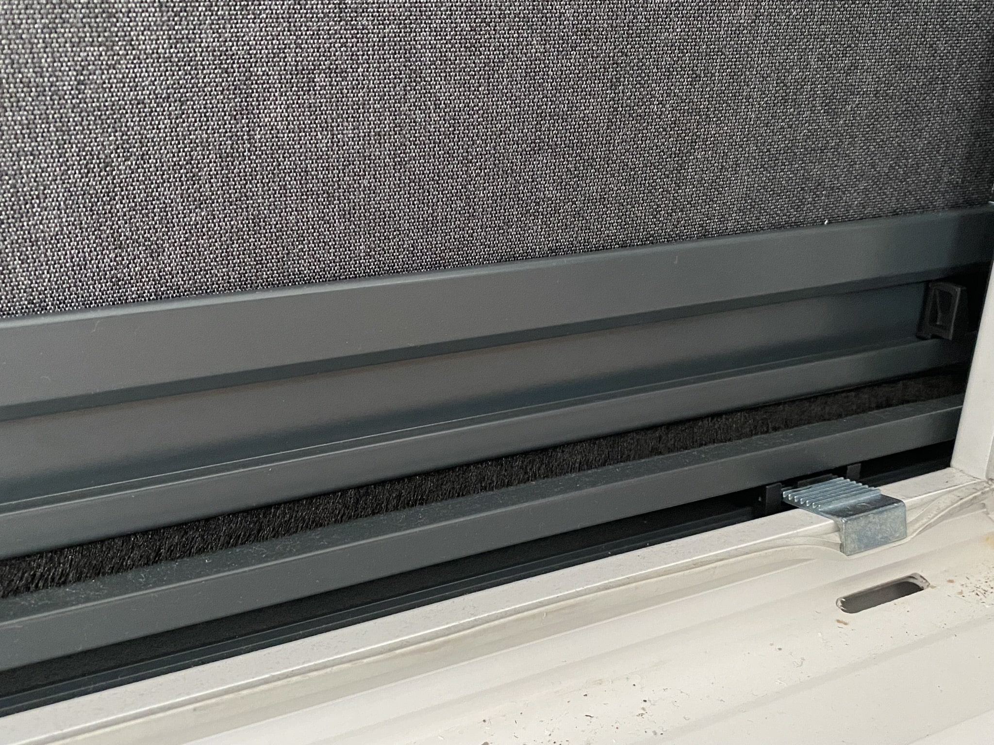 Borde de cepillo para cortinas enrollables exteriores de ClipnShade